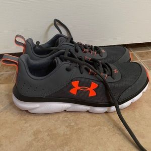 Boys Under Armour Shoes; Size 3.5Y